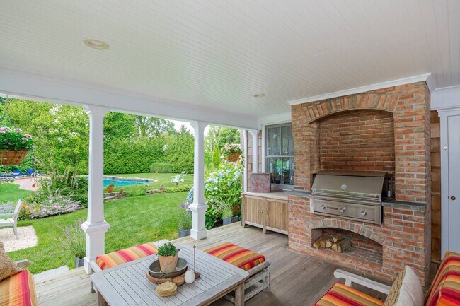 Building Photo - 135 Meeting House Ln