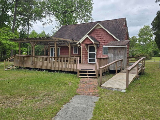 Building Photo - 844 Old Church Rd