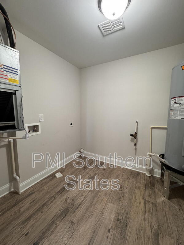 Building Photo - 200 Walnut Hill Dr
