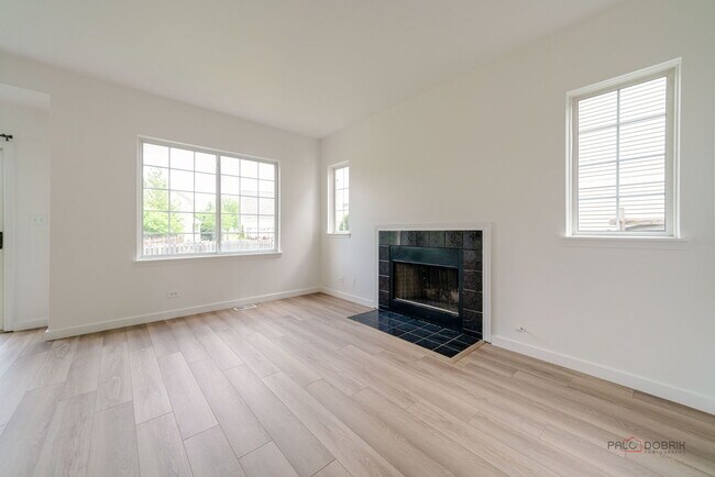 Building Photo - 178 W Hampton Dr