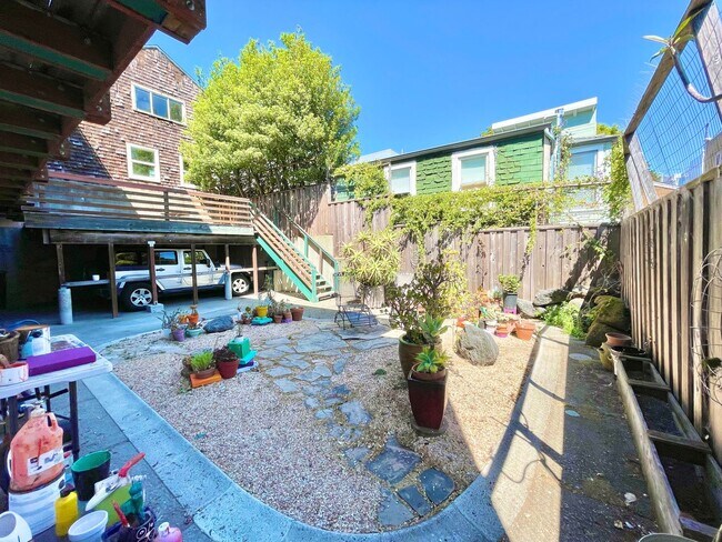 Building Photo - Potrero Hill 1 BR/1BA -  Parking, Laundry,...