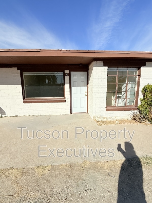 Building Photo - 3274 E Benson Hwy