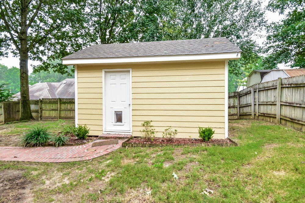 Building Photo - 5885 Southridge Dr