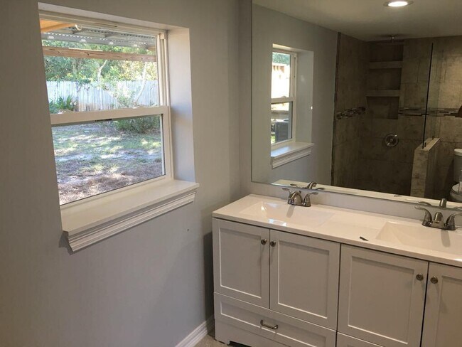 Building Photo - 1221 Quail Ridge Dr