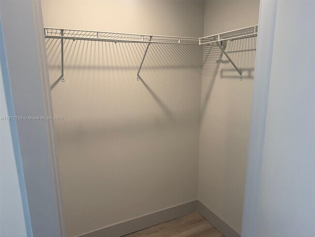 Building Photo - 9000 Ramblewood Dr