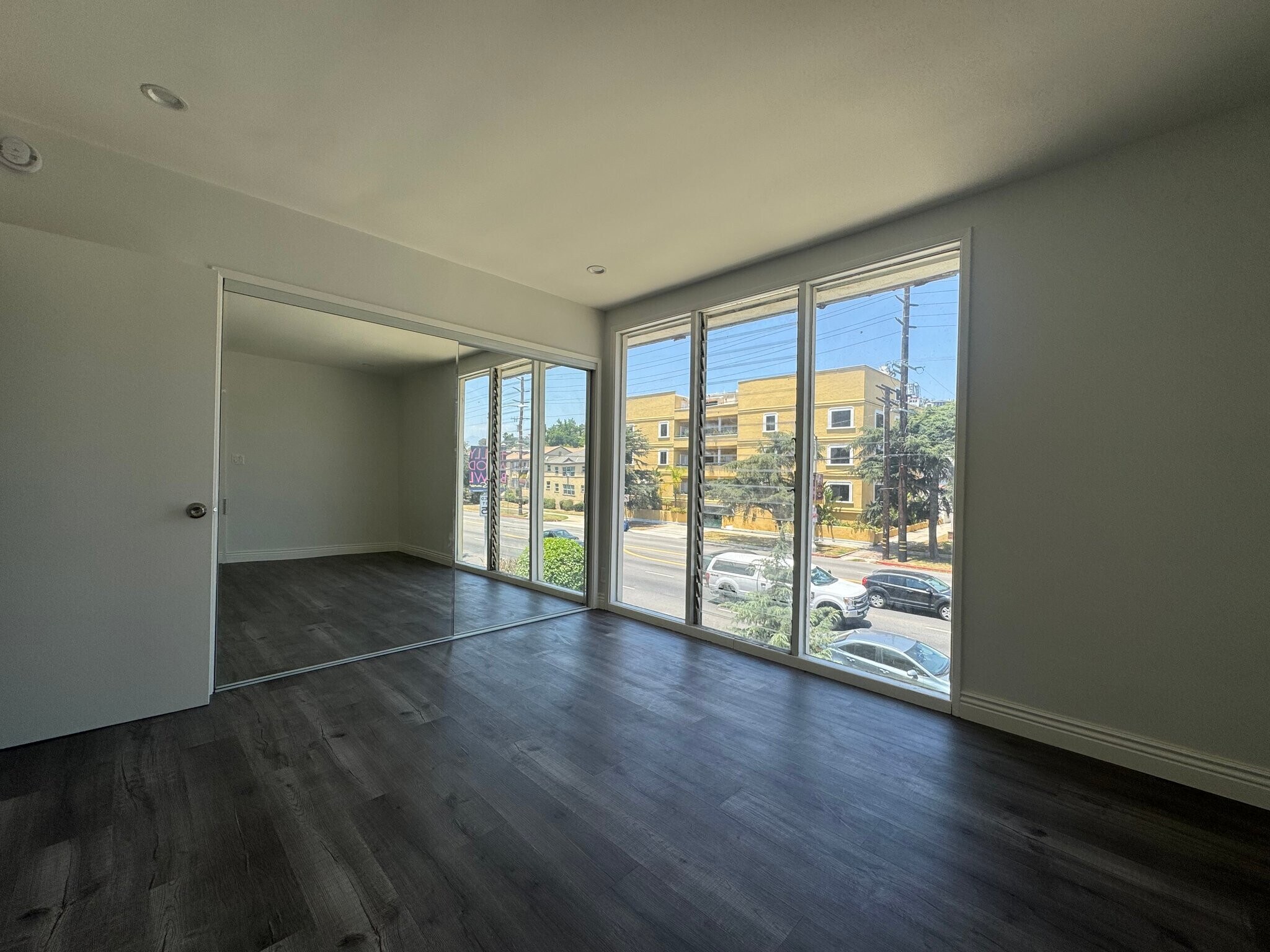 Building Photo - 4150 Los Feliz Blvd