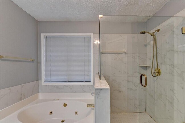 Building Photo - 235 Ruby Forest Pkwy