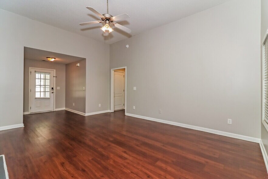 Building Photo - 218 Comet Ct