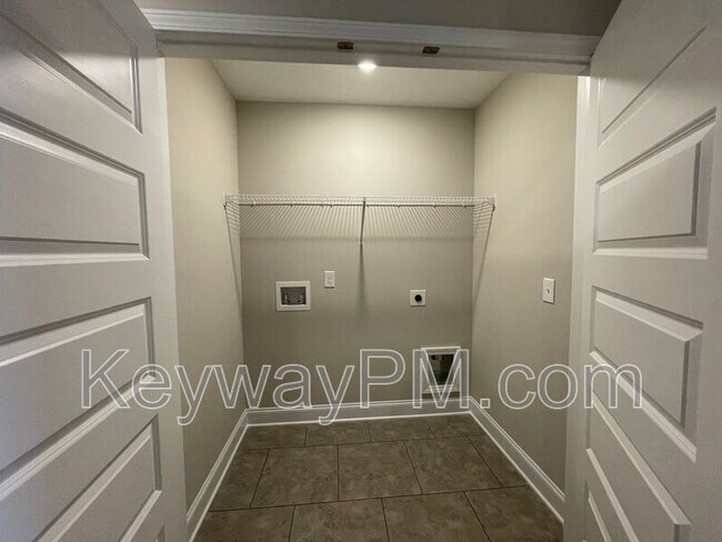 Building Photo - 3089 Venetian Dr