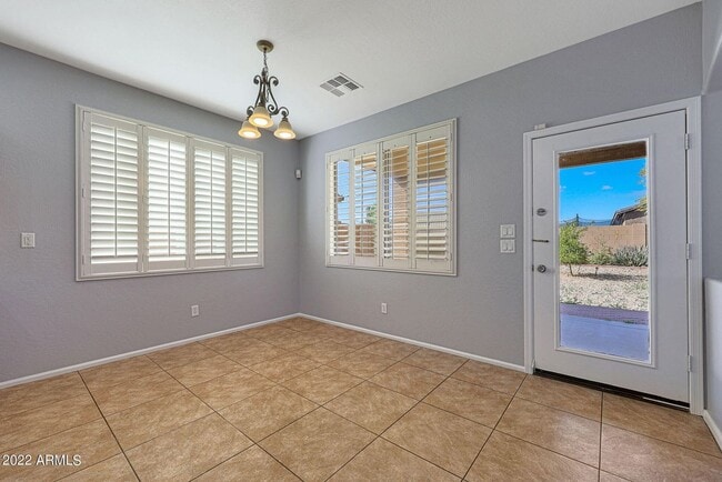 Building Photo - Gorgeous 5 Bedroom home with 3 Bathrooms and 3 car garage in Tolleson