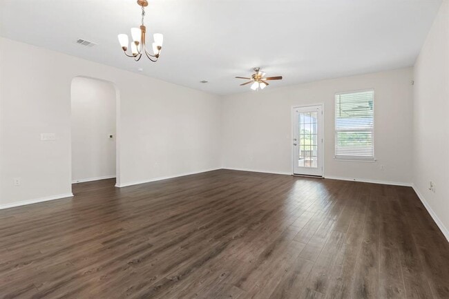 Building Photo - 633 Weizenbock Ln