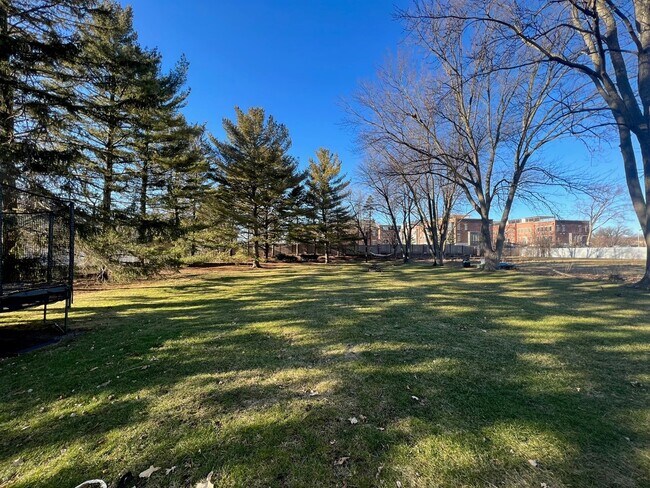 Building Photo - 1804 Chapel Ct