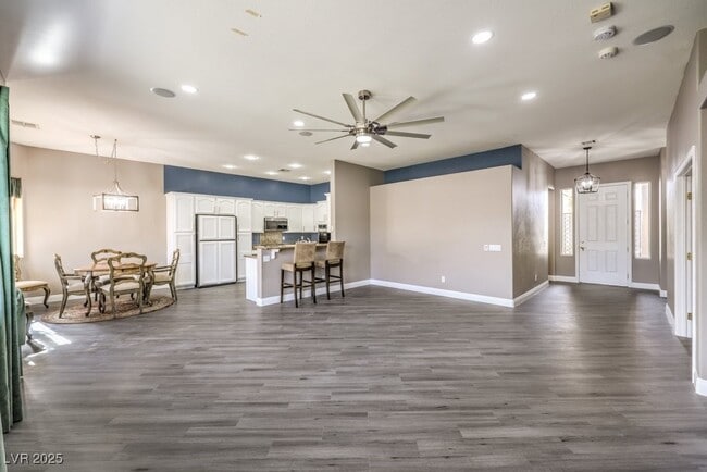 Building Photo - 10575 Regal Stallion Ave