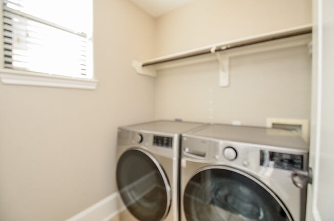 Building Photo - 1307 Studer St