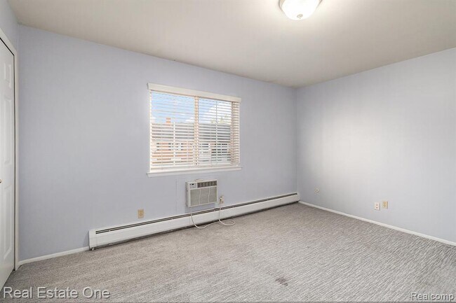 Building Photo - 2420 Parmenter Blvd