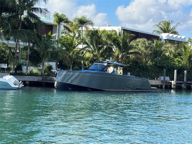 Building Photo - 9500 W Bay Harbor Dr