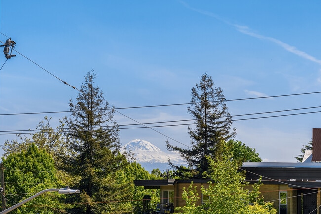 Building Photo - 315 Coryell Ct E