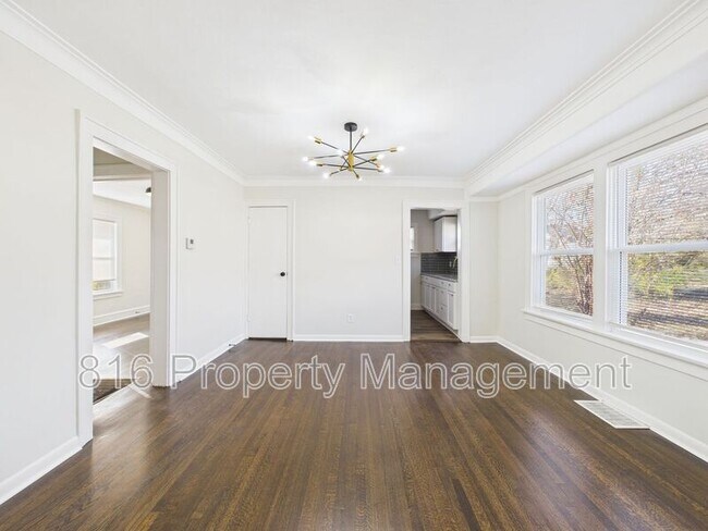 Building Photo - 4542 Chestnut Ave