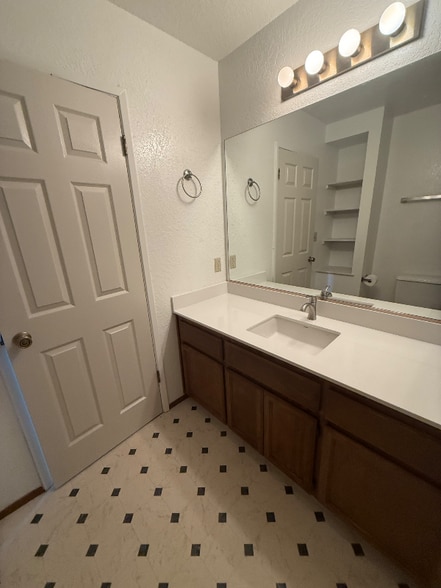 Building Photo - 2553 Alexia Way