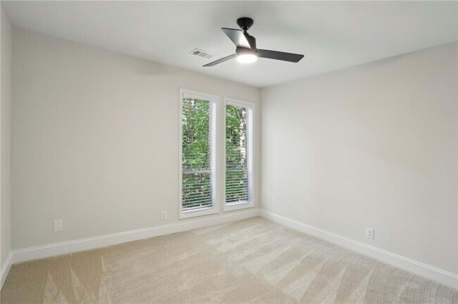 Building Photo - 545 Woodman Pl