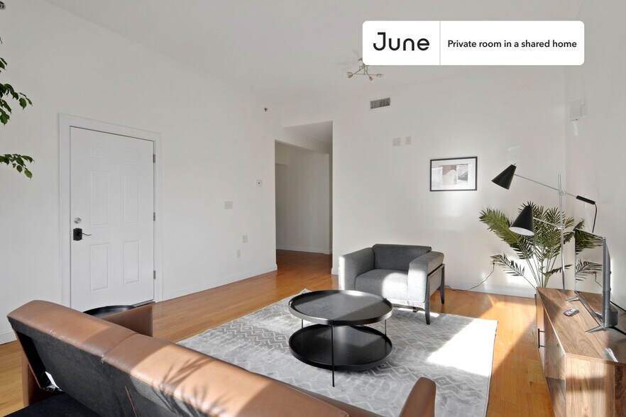 Building Photo - Room in Shared 4 bed/2 bath home in Roxbury