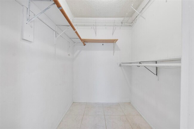 Building Photo - 405 N Ocean Blvd