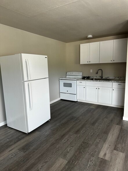 Kitchen - 3519 S 56th St