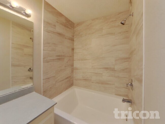 Building Photo - 806 Gable Ave