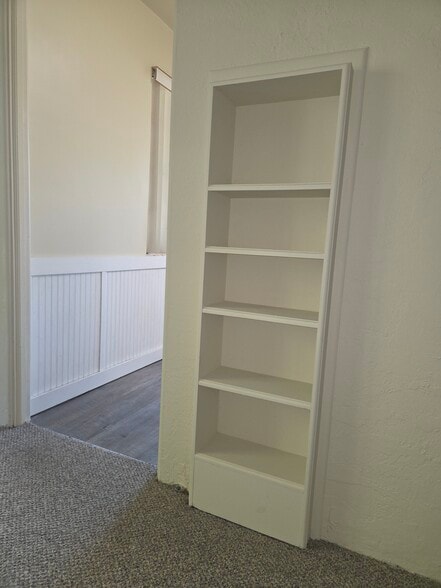 Small built-in bookcase in living room - 416 N Summerlin Ave