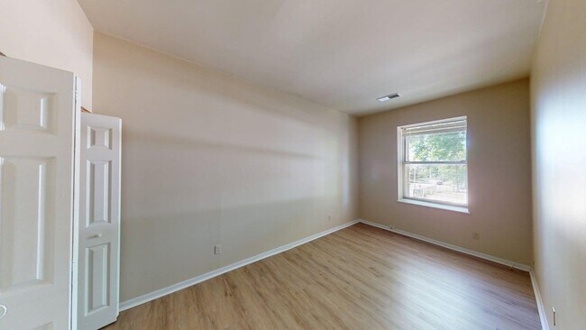 Building Photo - 3861-3869 McRee