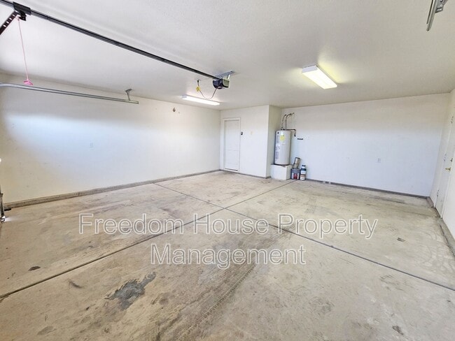 Building Photo - 3280 E Winery Rd