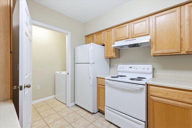 Building Photo - 1015 Villagio Cir