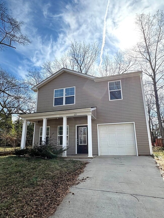 Building Photo - Beautiful 3BR 2.5BA Home w/ Full Appliance Kitchen • Garage Parking in Shelby