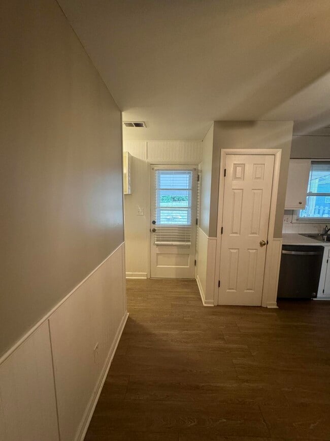 Building Photo - 3608 Fox Run Rd