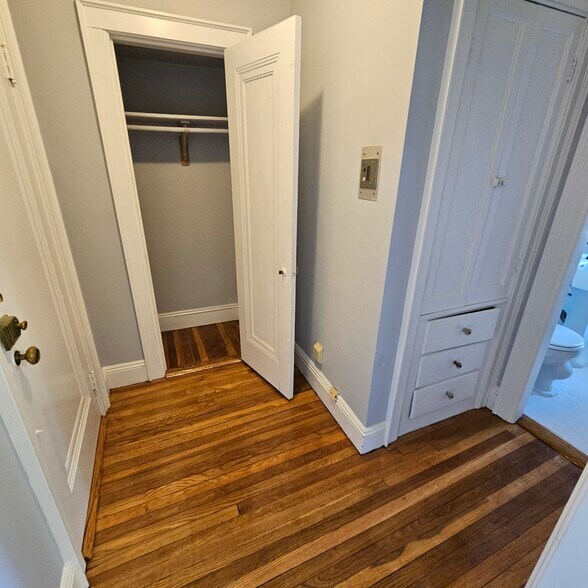 Building Photo - 48 Strathmore Rd