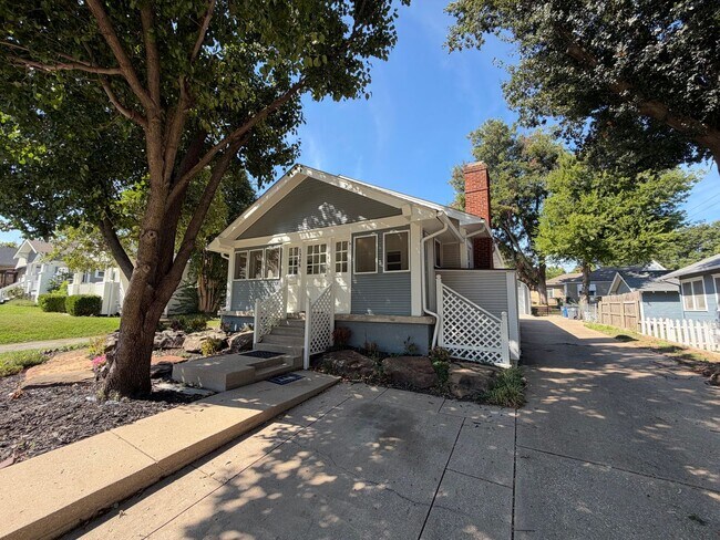Building Photo - 1208 S Florence Pl