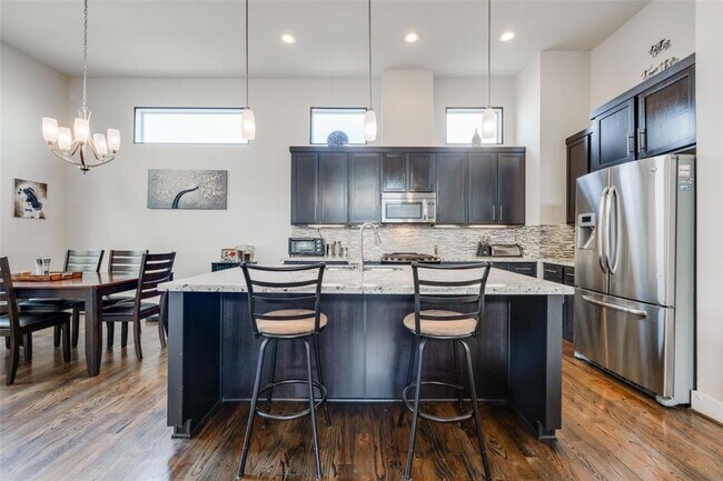 Building Photo - 4106 Marina St