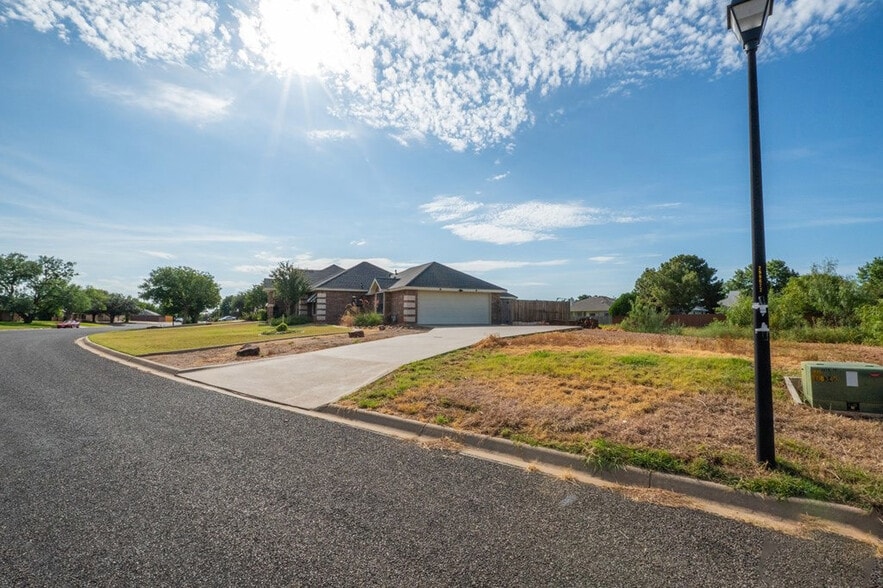 Building Photo - 6013 Stratford Ave