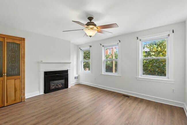 Building Photo - 877 W Lombard St