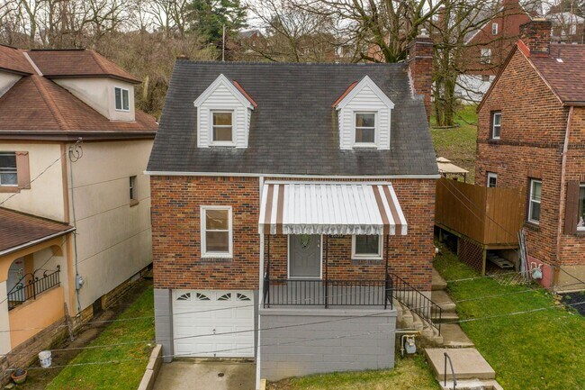 Building Photo - Stunning 2 bedroom home in Brookline available now!