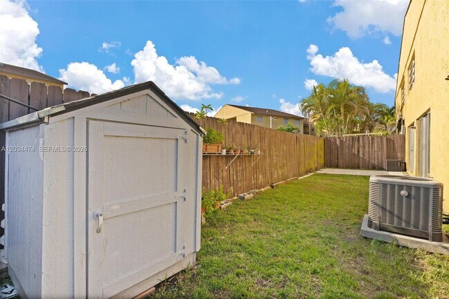 Building Photo - 15460 SW 82nd Ln