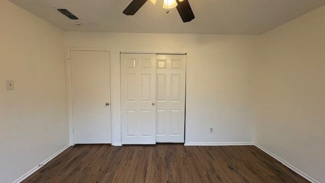 Building Photo - 3 Bedroom Duplex!