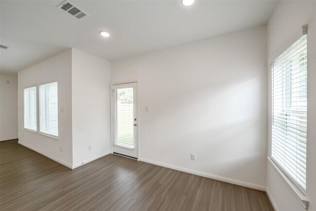 Building Photo - 11615 Moltere Dr