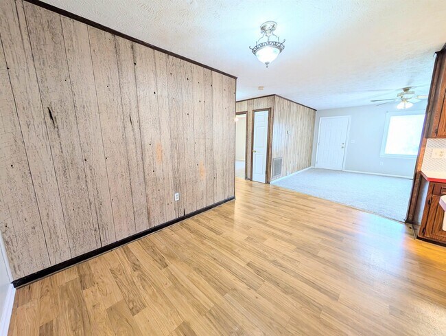 Building Photo - 6003 Sunrise Dr