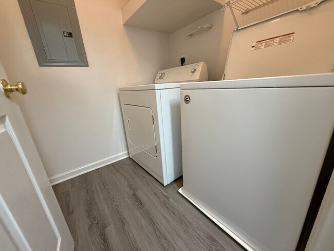 Building Photo - 925 Dorchester Pl