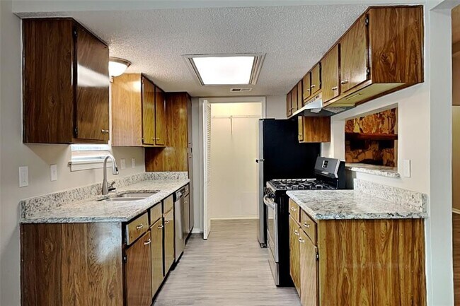 Building Photo - 3119 Park Garden Dr