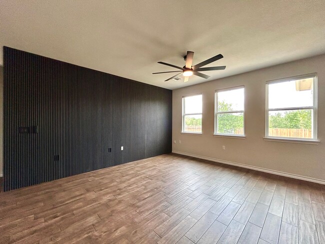 Building Photo - 12012 Saddle Rock Dr