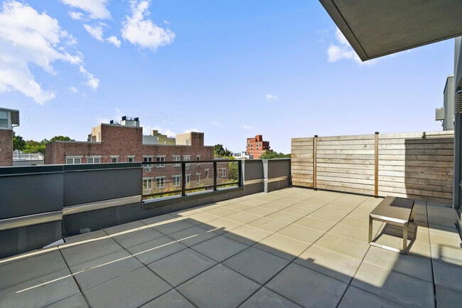 Building Photo - 695 6th Ave