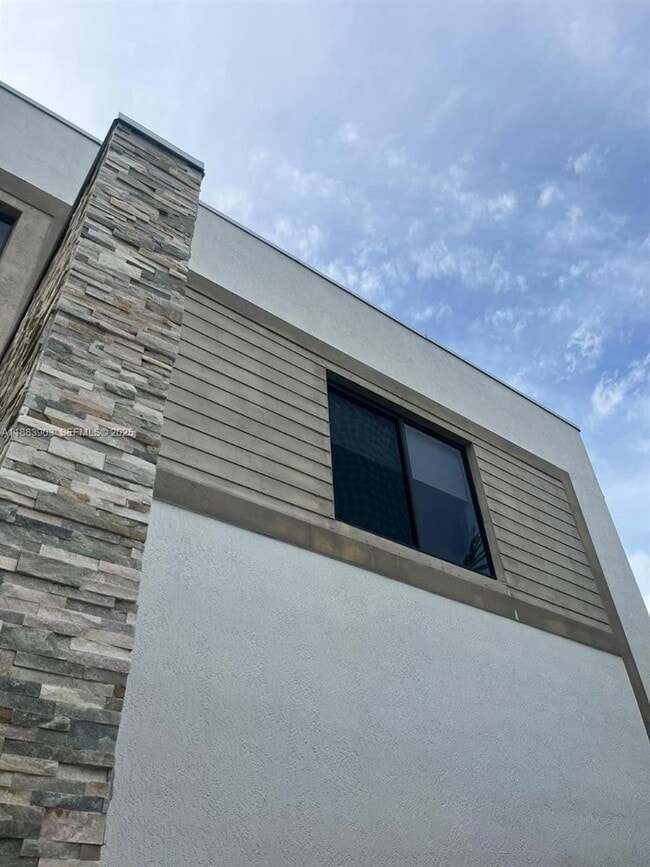 Building Photo - 20828 NE 2nd Ct