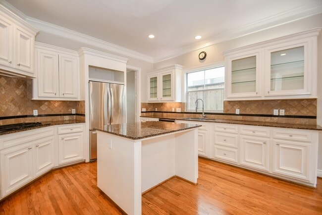 Building Photo - 7626 E Jordan Cove